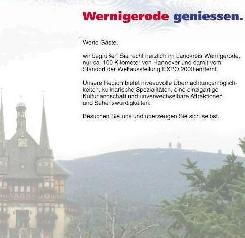 Vor der Kulisse des Brockens: Rathaus Wernigerode - Adresse: www.wernigerode.de